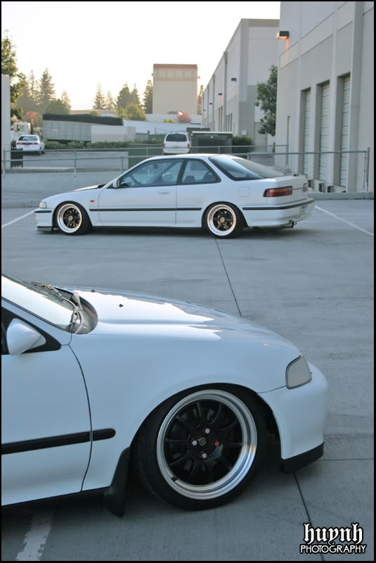 Copak je to v pozadí? Neví někdo?