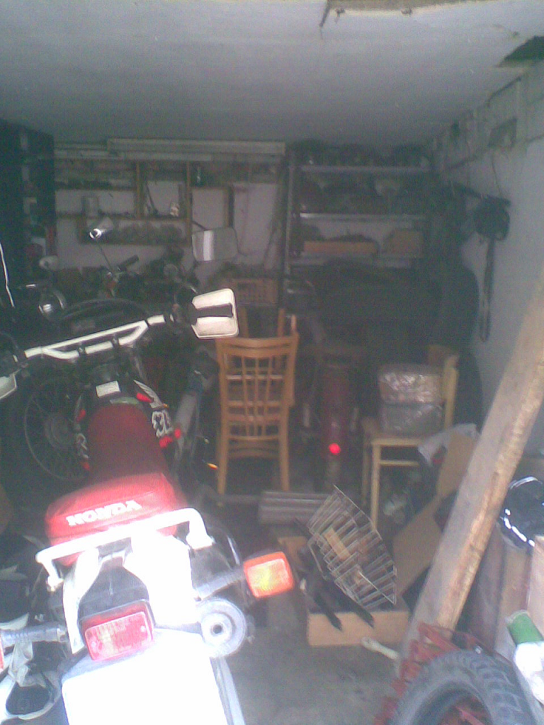 systematický bordel v garáži