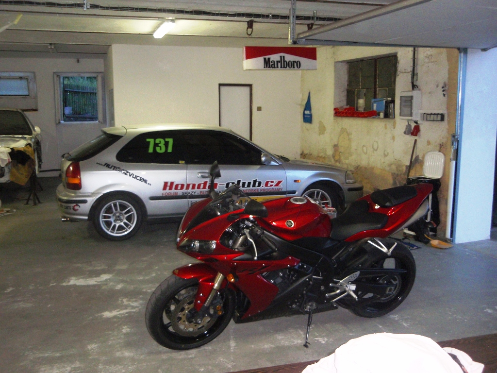 ...jak vypadá garáž