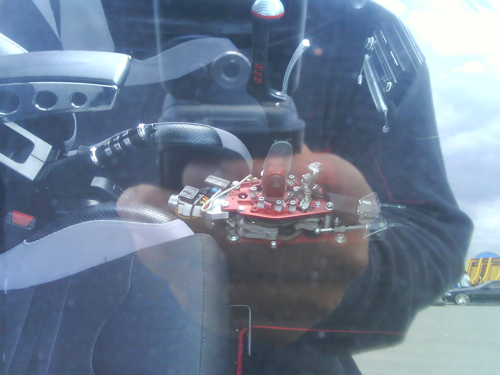 Přiznejte se - kdo z vás má tohle v autě?