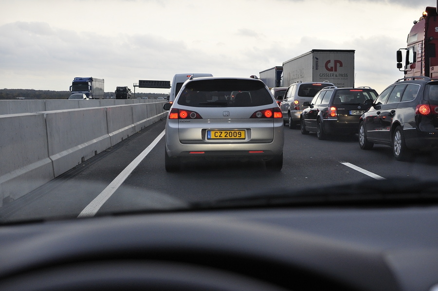 Hadejte pro co jsme jeli :o) Tam jednim, dneska zpatky 2 auty