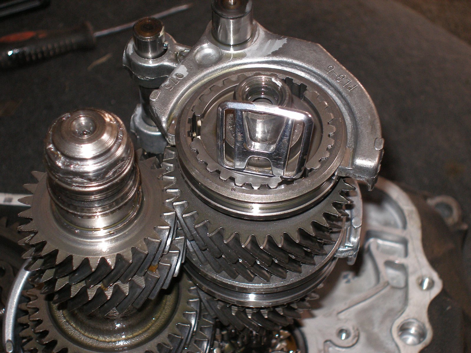 Z převodovky tekl olej... překvapení čekalo uvnitř