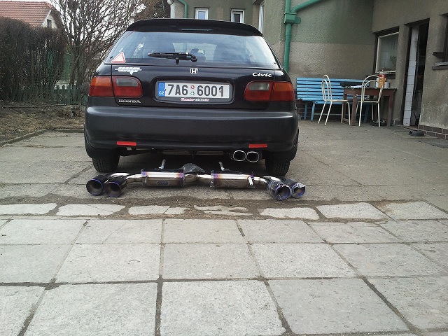 Každpoádně je to na Majkovo auto.