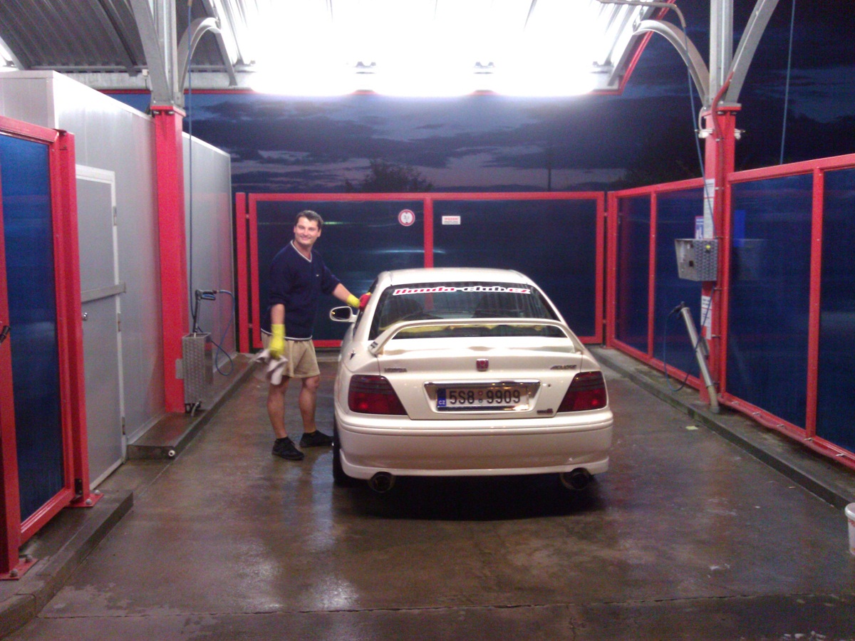 Vhodíš 10 kč do WAPky, přiběhne bílej negr a umeje ti to