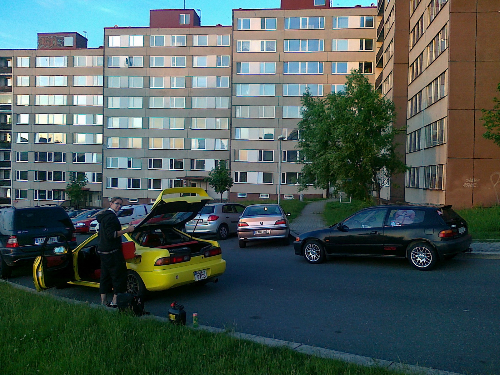 Tina a jeho Acura včera ...