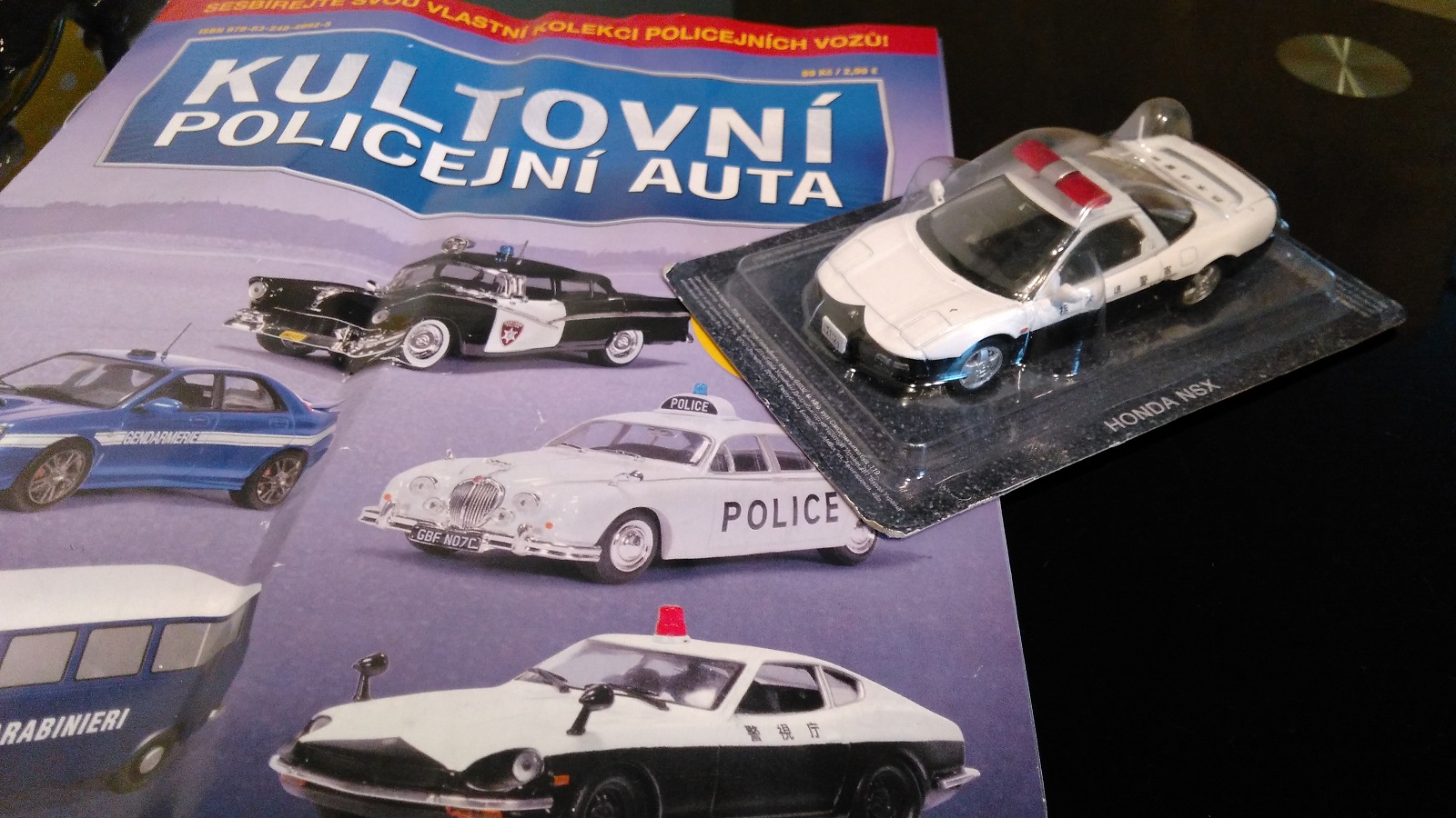 Měl jsem koupit písanku, ale tohle jsem v papírnictví nechat nemohl...