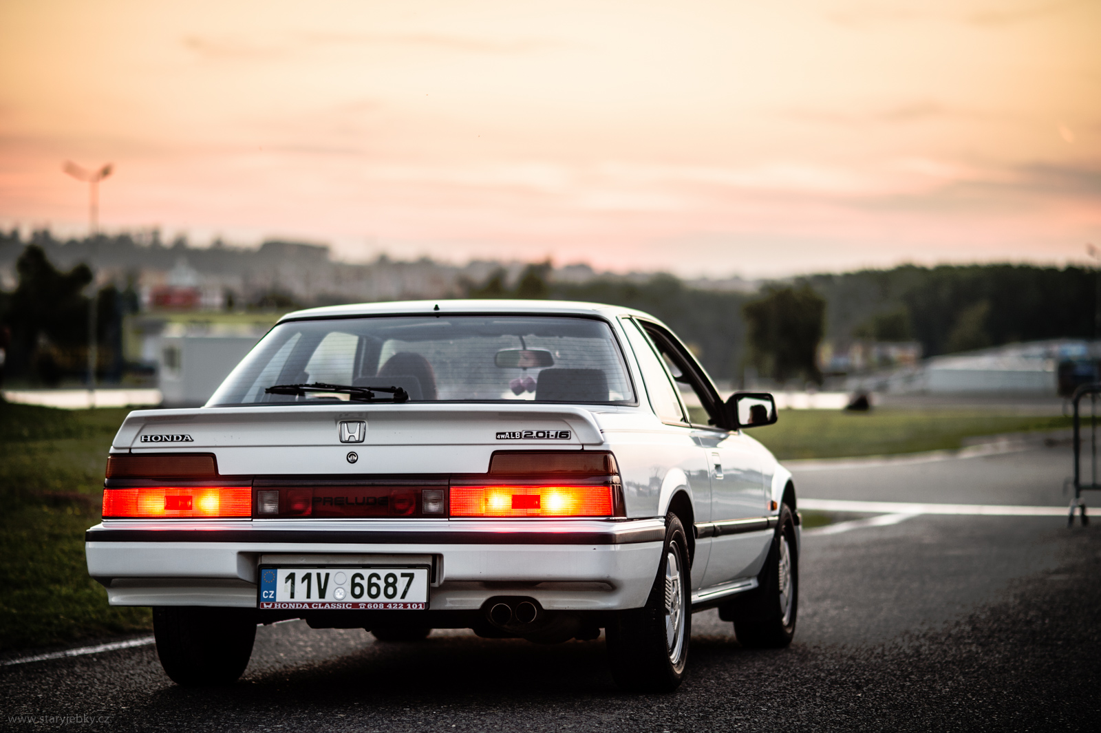 Setting Sun! I ta muzika k tomu sedí! (odkaz níže)