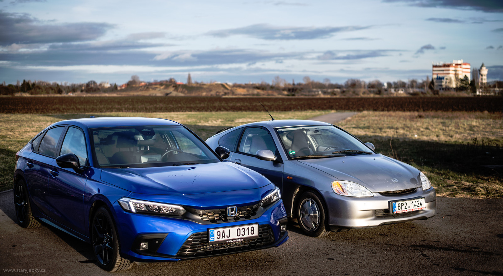 Fotil jsem mého Insighta pro garáž.cz. Toho modrého fleku tam před ním si nevšímejte :D Celé video s fotkama na Youtube ...