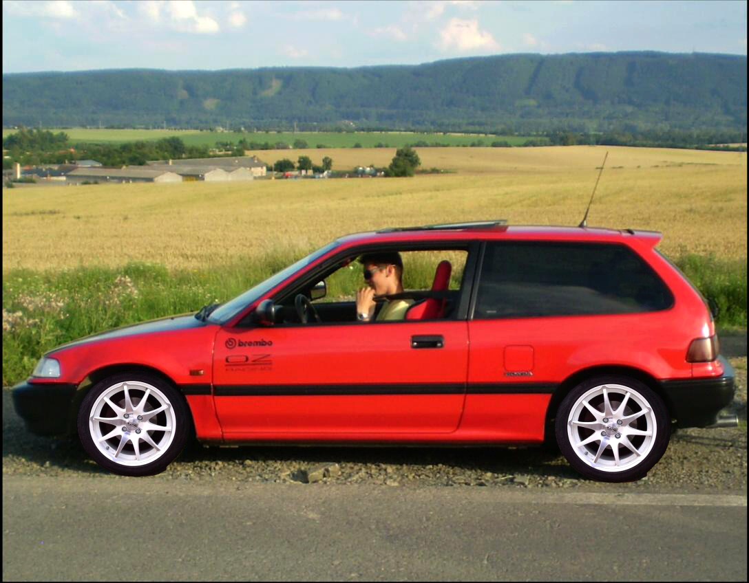 bez nálepek na okně :-D