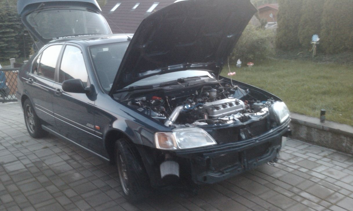 tak dlouho vypadaval cudel z plastu pod sklem, az jsem z toho zacal rovnat celni rampu..