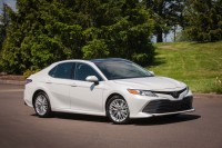 2019-toyota-camry_100674176_h.jpg