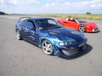 800KG,150ps VS 1300kg, 300PS.JPG